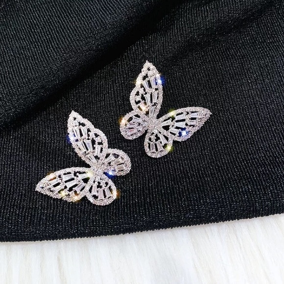 Jewelry - Beautiful Butterfly 🦋 Stud Earrings